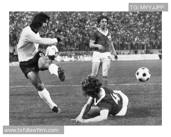 足球传奇盖德穆勒的经典瞬间与辉煌成就回顾